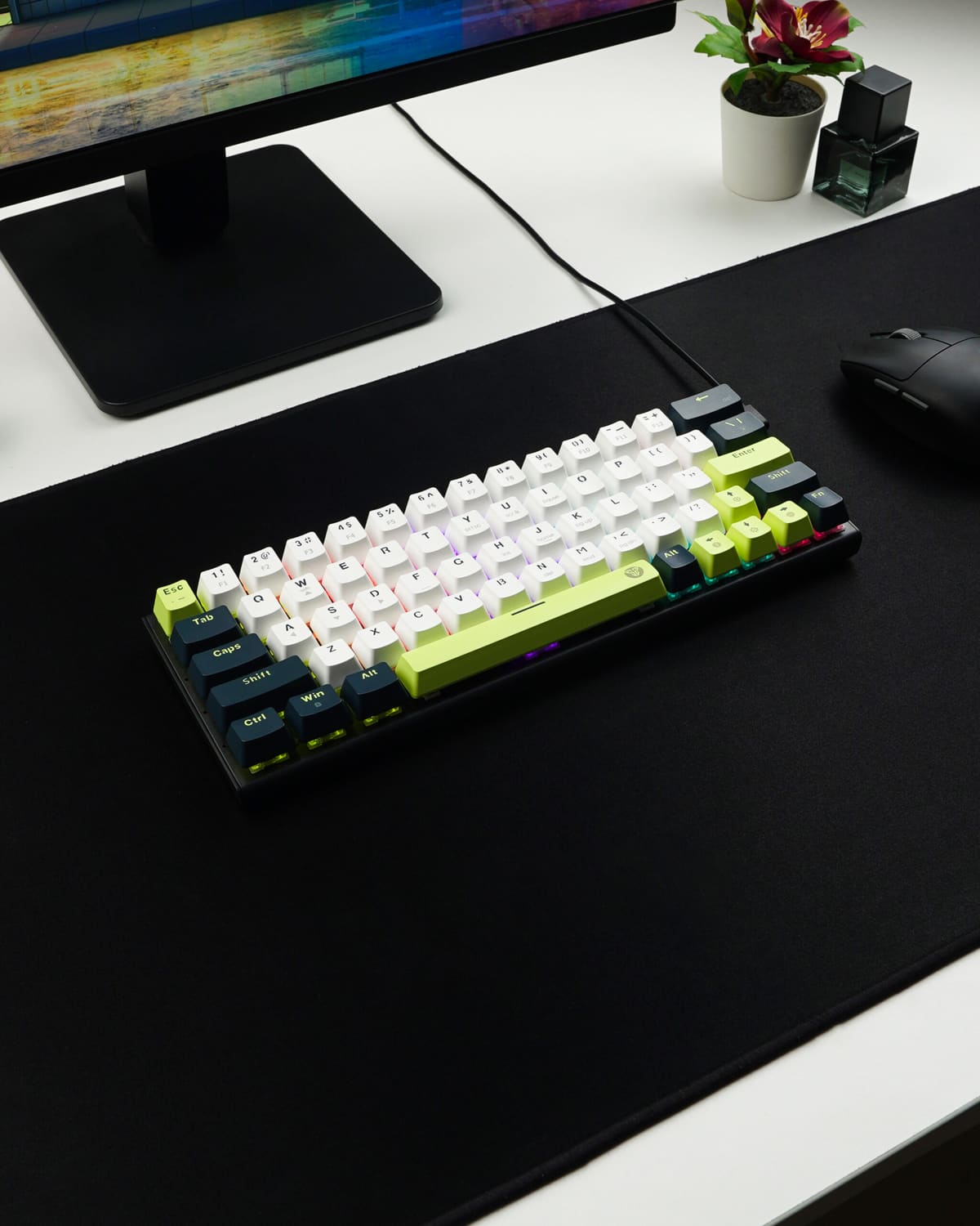 Teclado mecánico Fantech MK874V2 ATOM63 RGB MORI - White Edition 60% (SWITCH ROSIE)